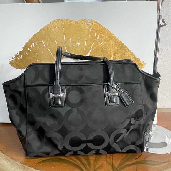 Coach Signature C Black Shoulder Bag - Picture 14 of 17